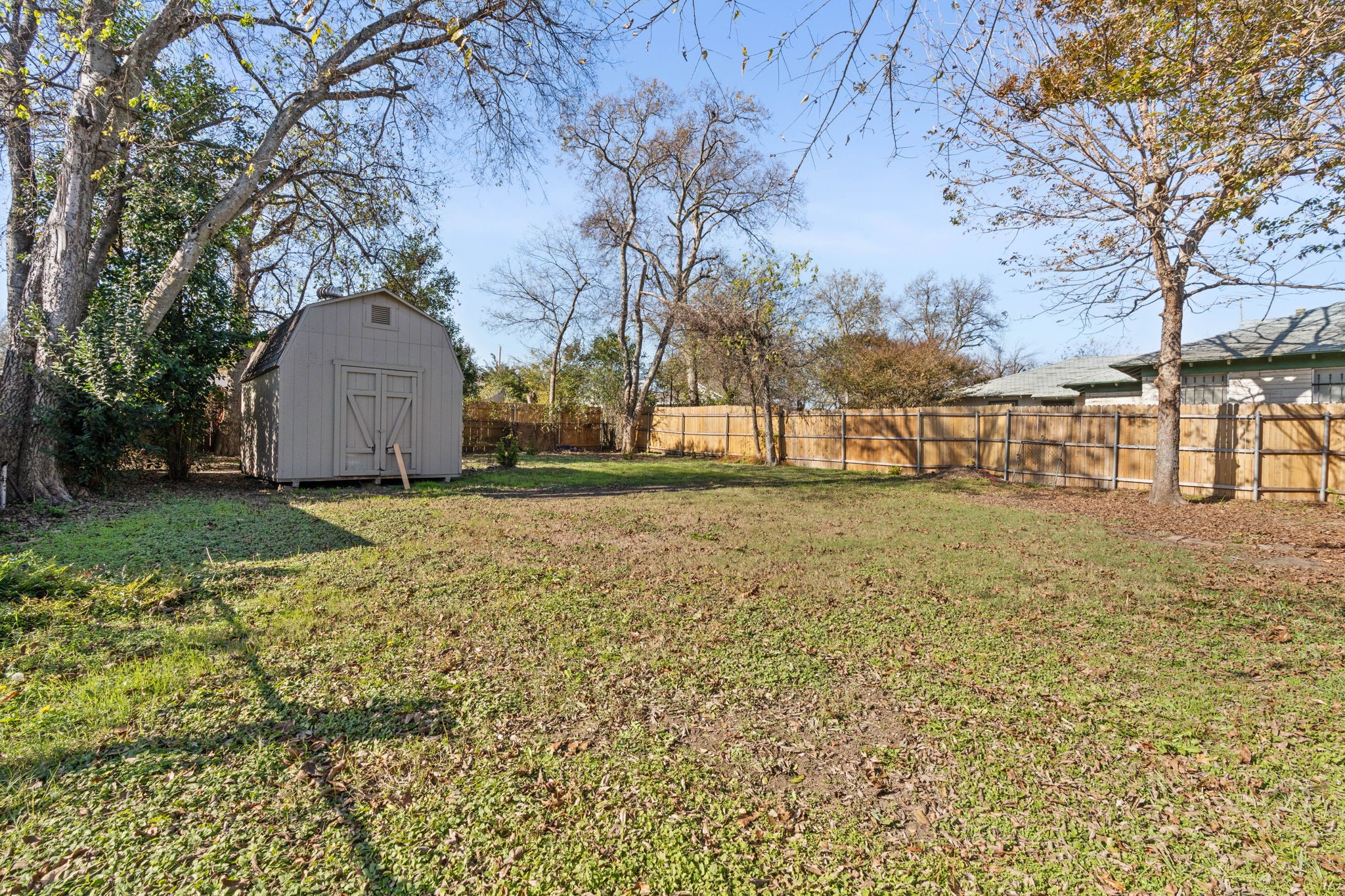 2725 Bowling Green Avenue Dallas TX 75216