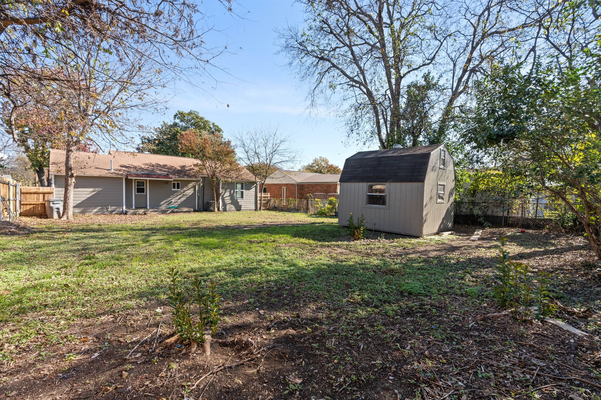 2725 Bowling Green Avenue Dallas TX 75216