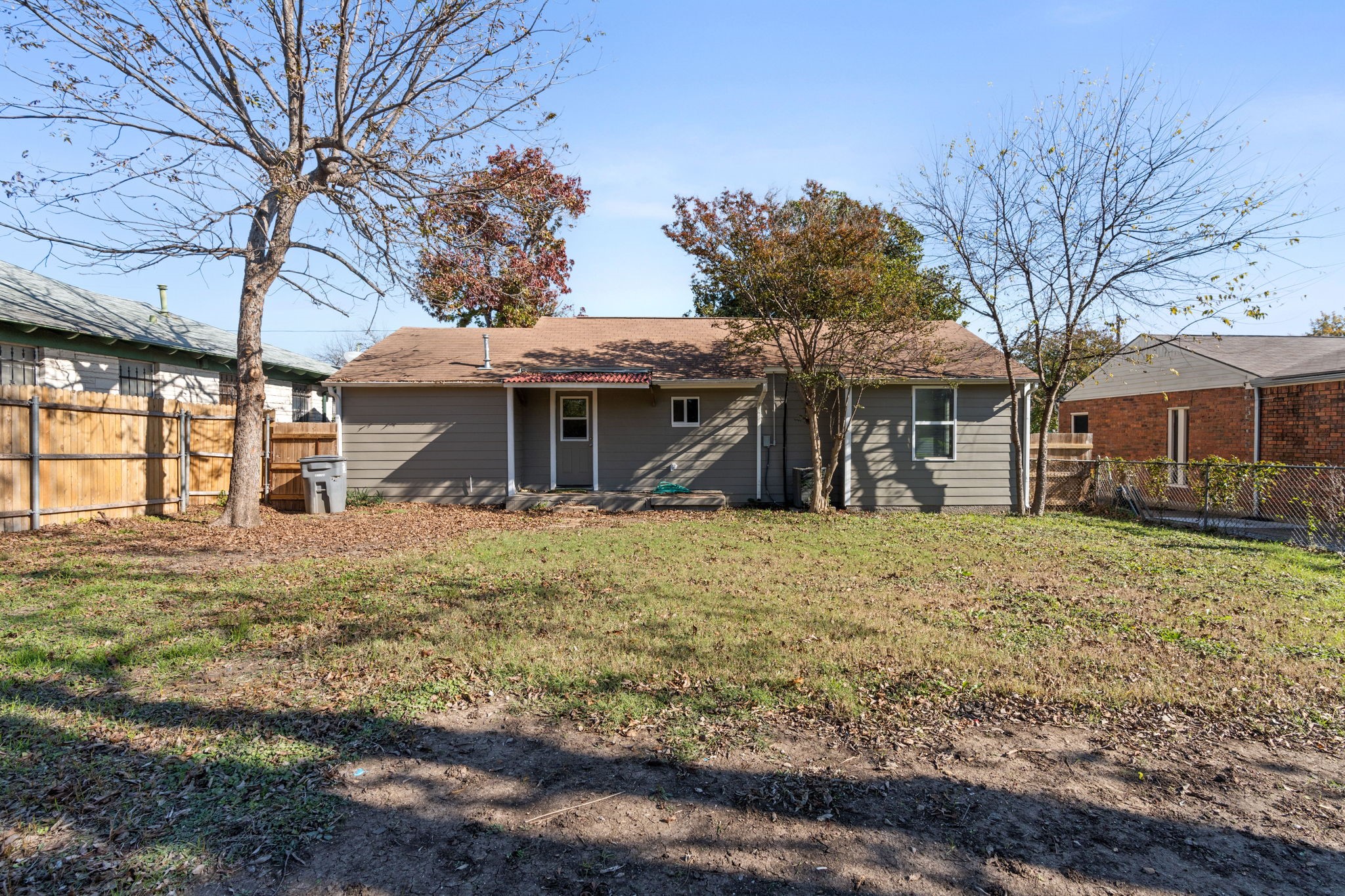 2725 Bowling Green Avenue Dallas TX 75216