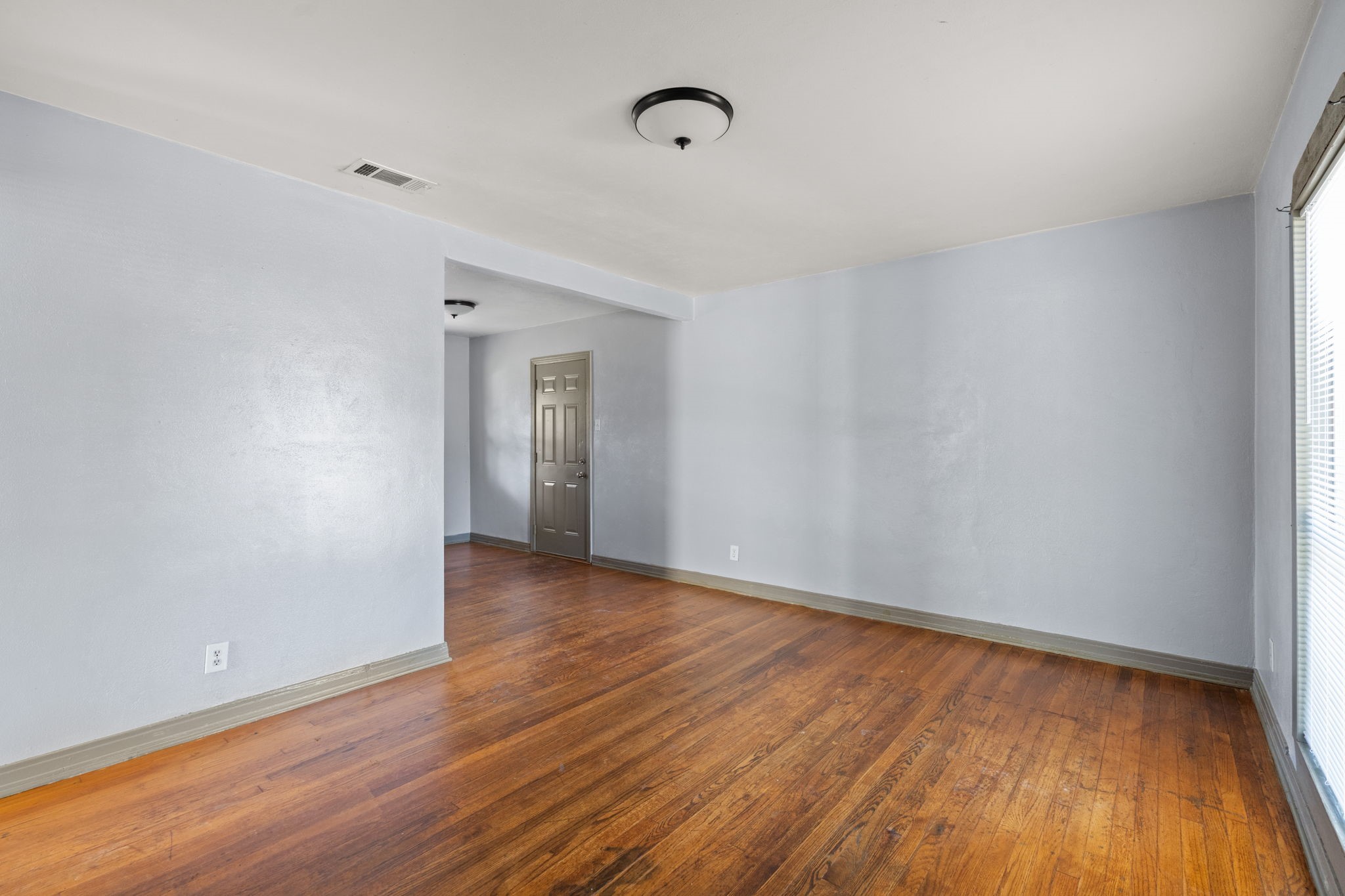 2725 Bowling Green Avenue Dallas TX 75216