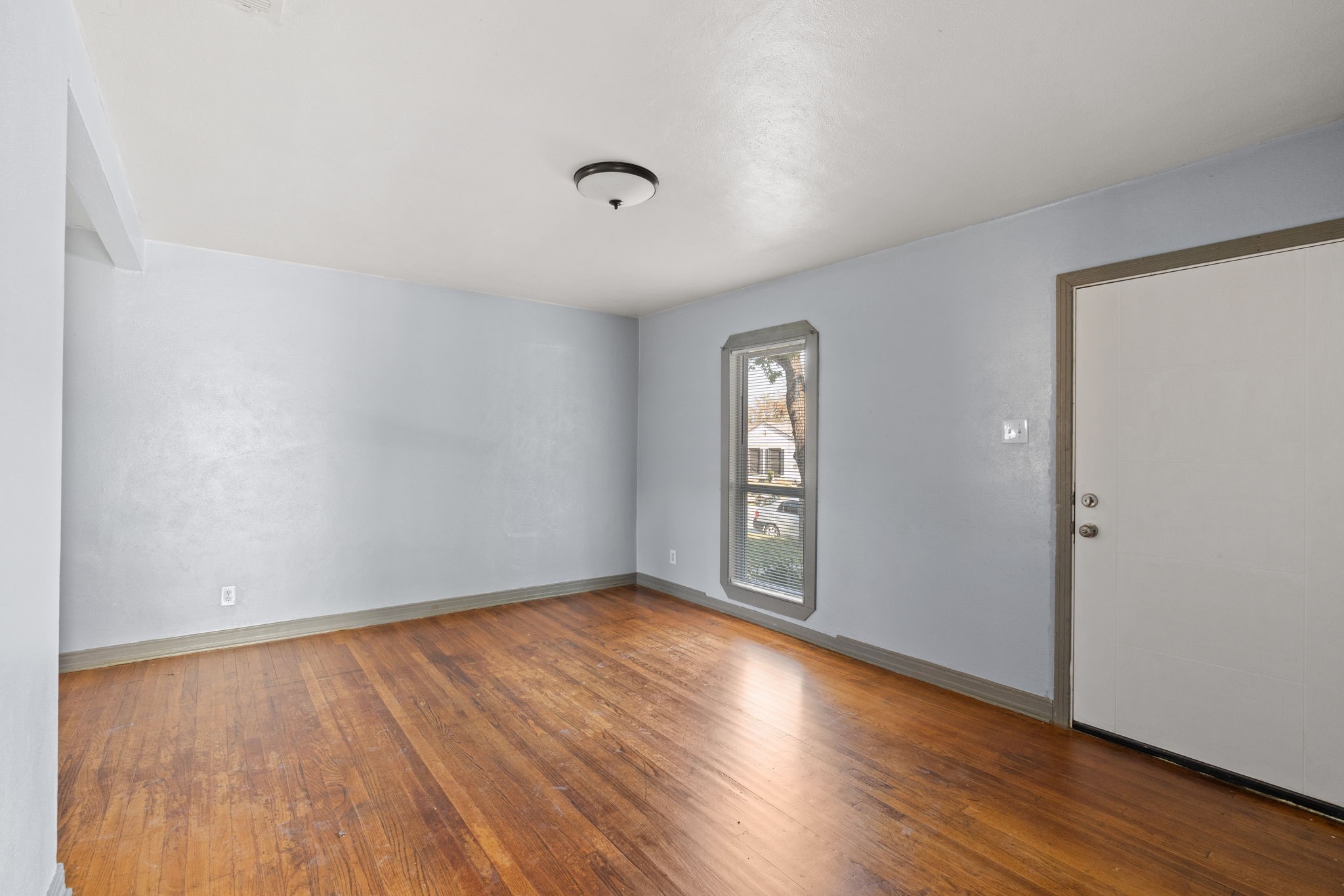 2725 Bowling Green Avenue Dallas TX 75216