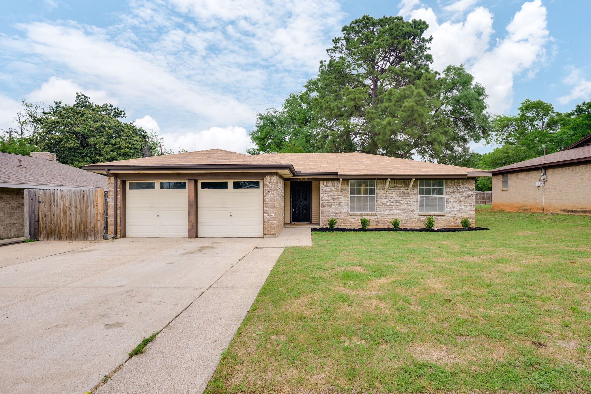 1709 Winchester Way Bedford TX 76022
