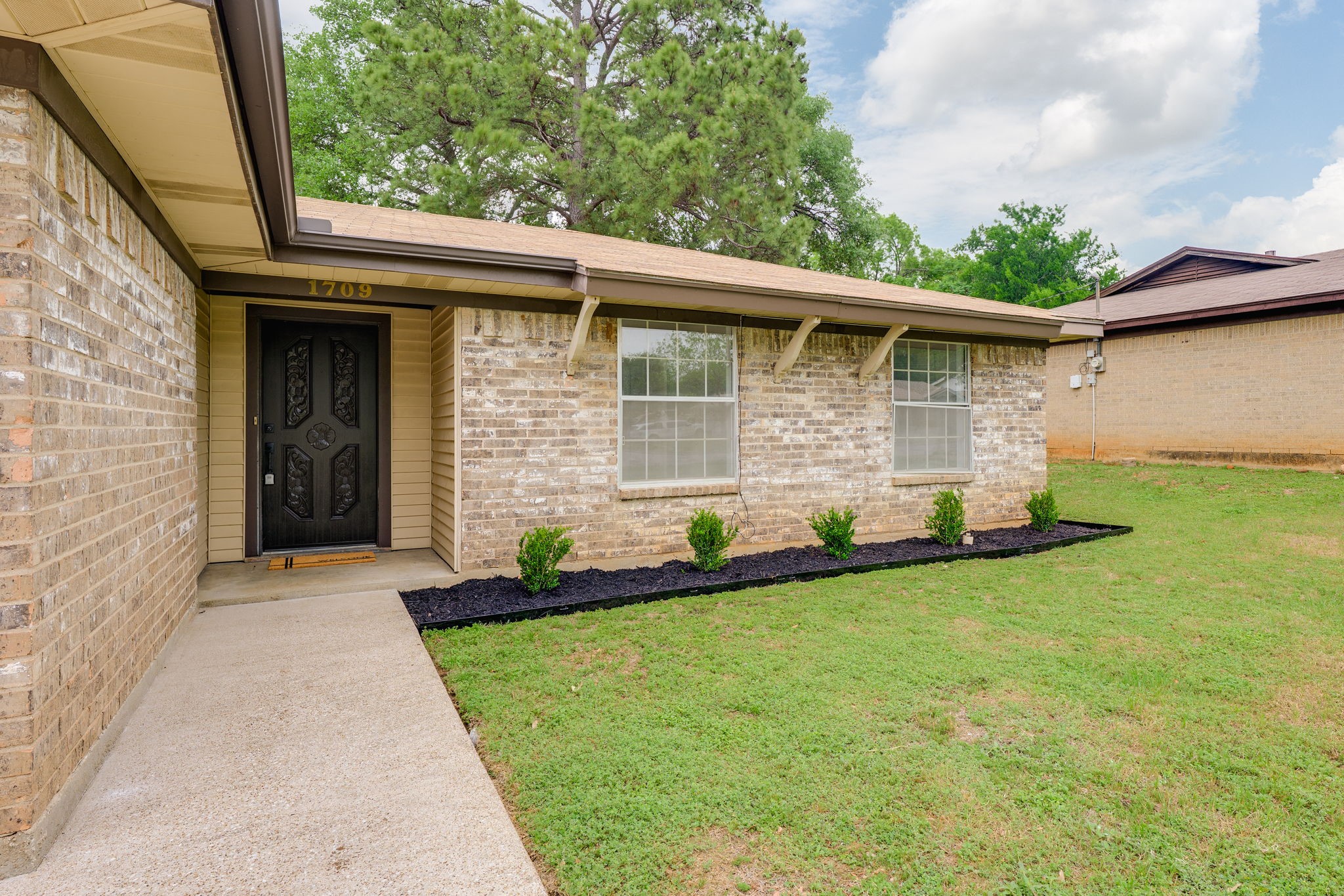 1709 Winchester Way Bedford TX 76022