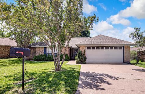 2018 Chantilly Court Arlington TX 76015