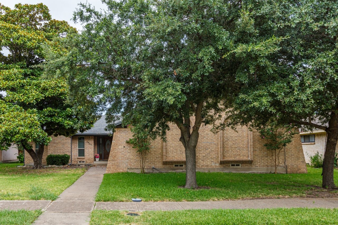 3937 Roanoke Drive Garland TX 75041