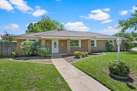 2 Lincolnshire Circle Bedford TX 76021