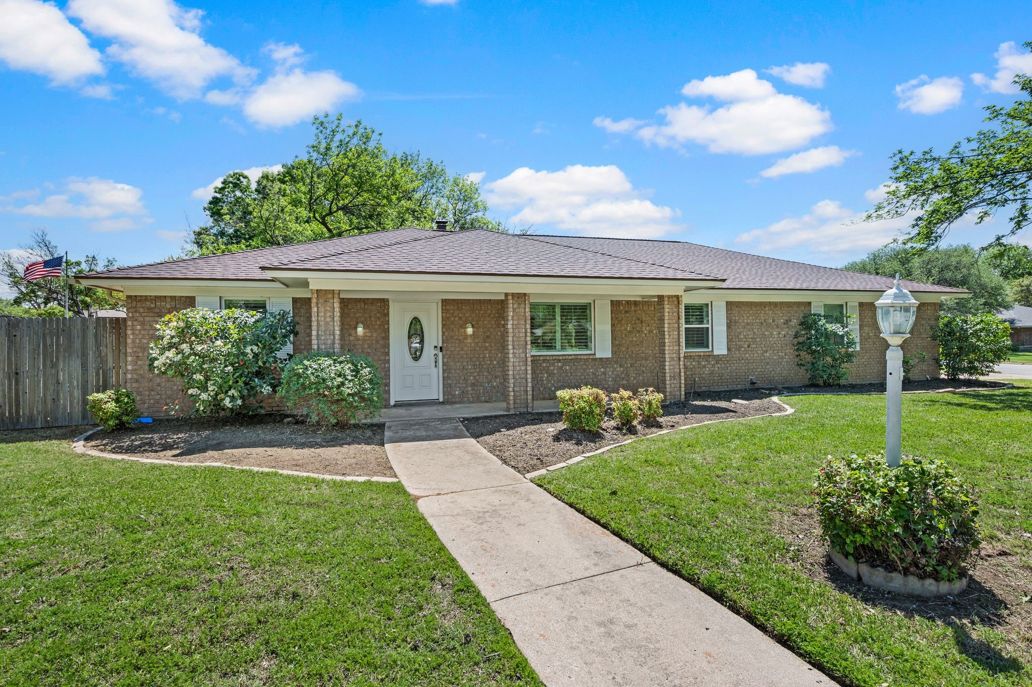 2 Lincolnshire Circle Bedford TX 76021