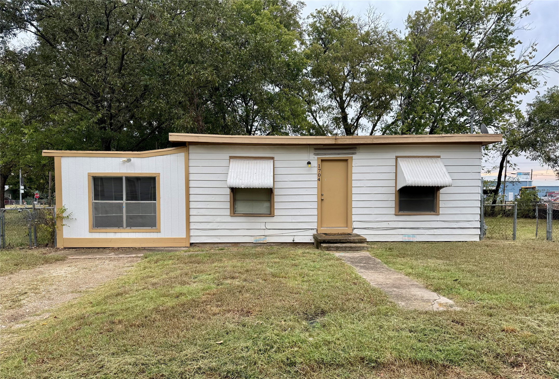 1704 Throckmorton Street Gainesville TX 76240