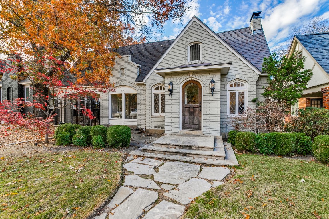 1027 N Edgefield Avenue Dallas TX 75208