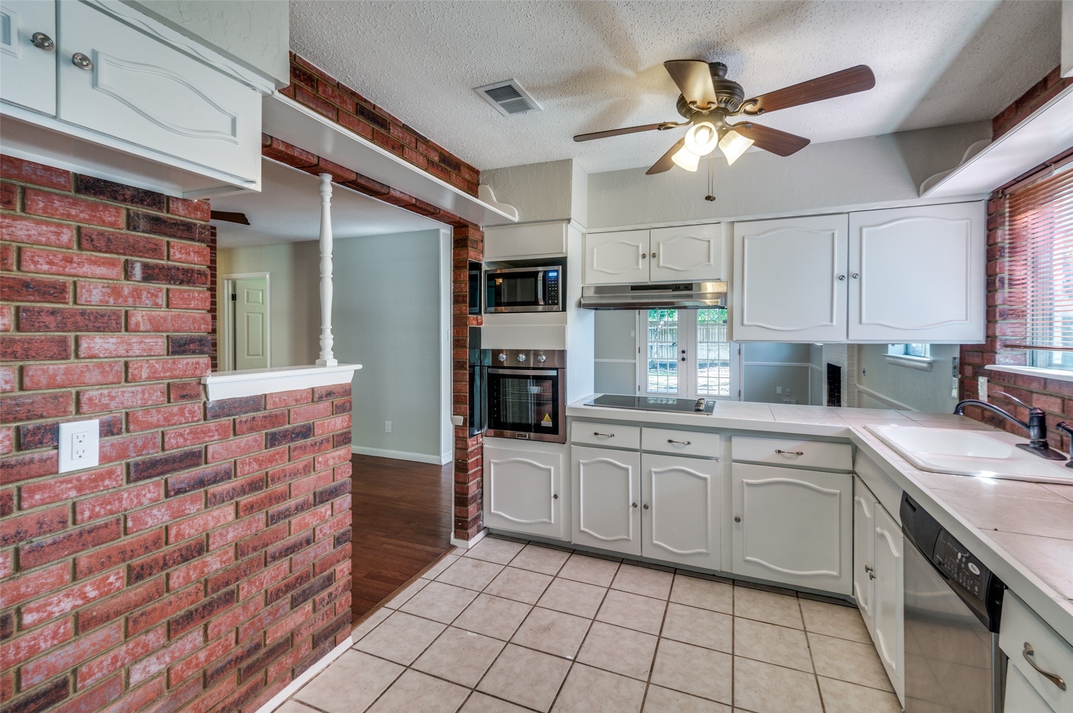 811 Buffalo Drive Arlington TX 76013
