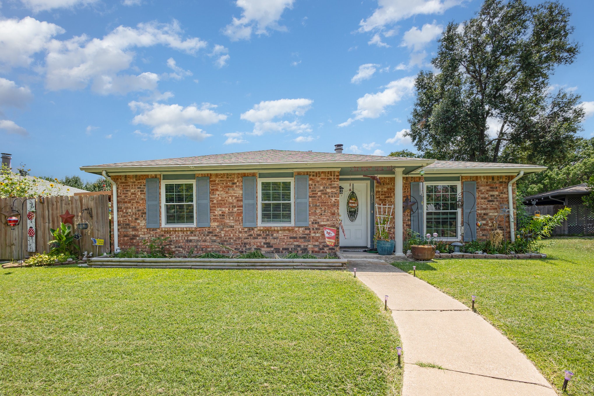 1813 Abilene Court Grand Prairie TX 75052