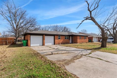 1204 Elmwood Street Gainesville TX 76240