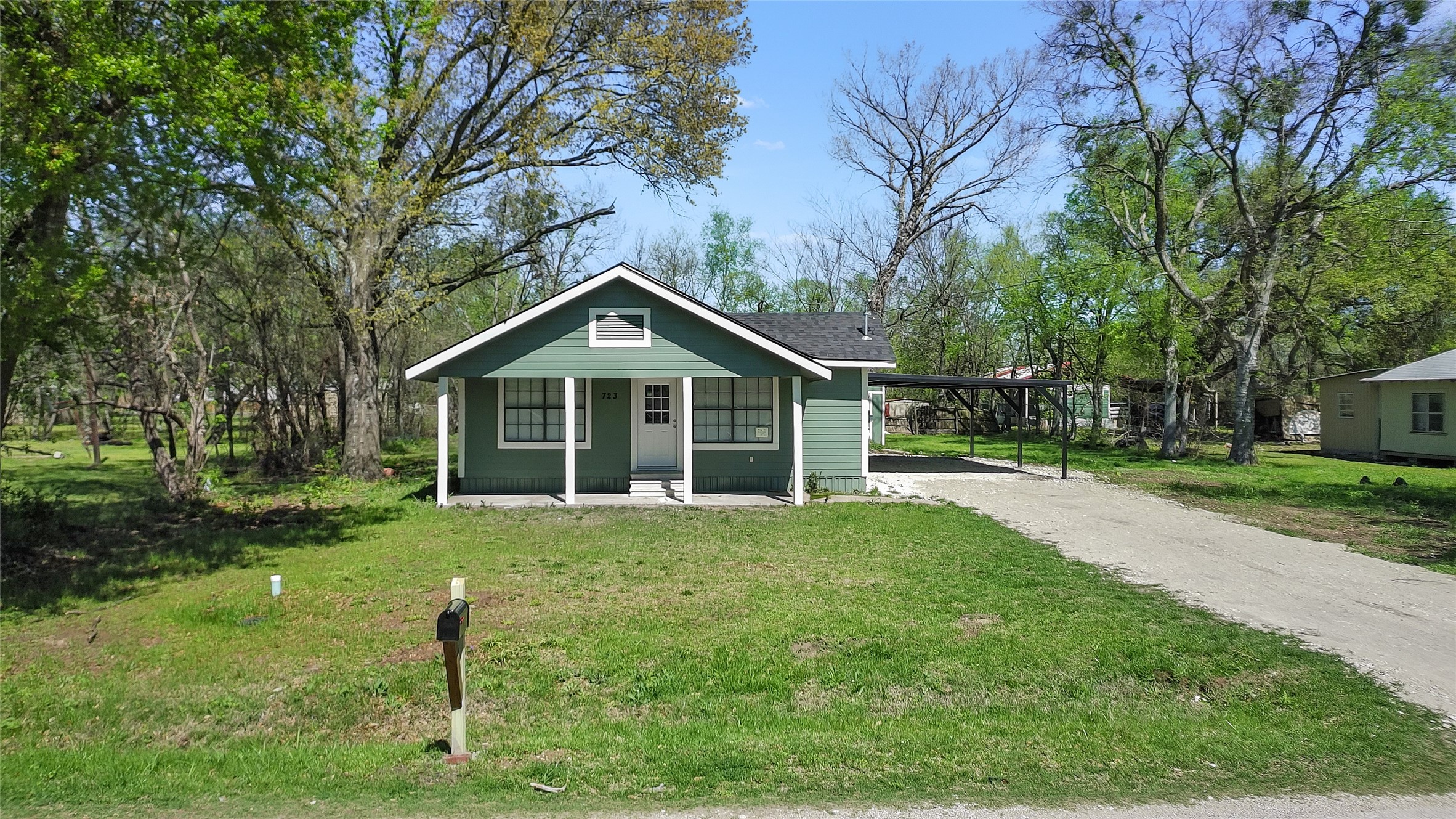 723 E Nowlin Street Mexia TX 76667