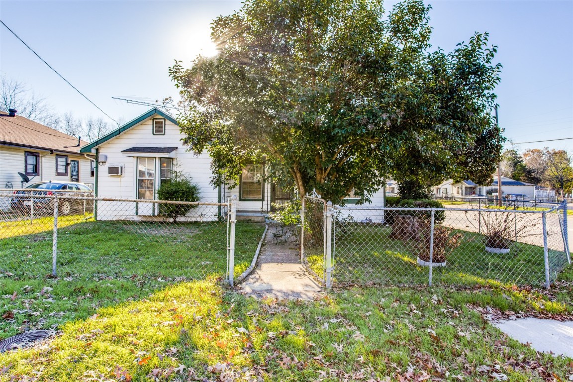 1602 Hortense Avenue Dallas TX 75216