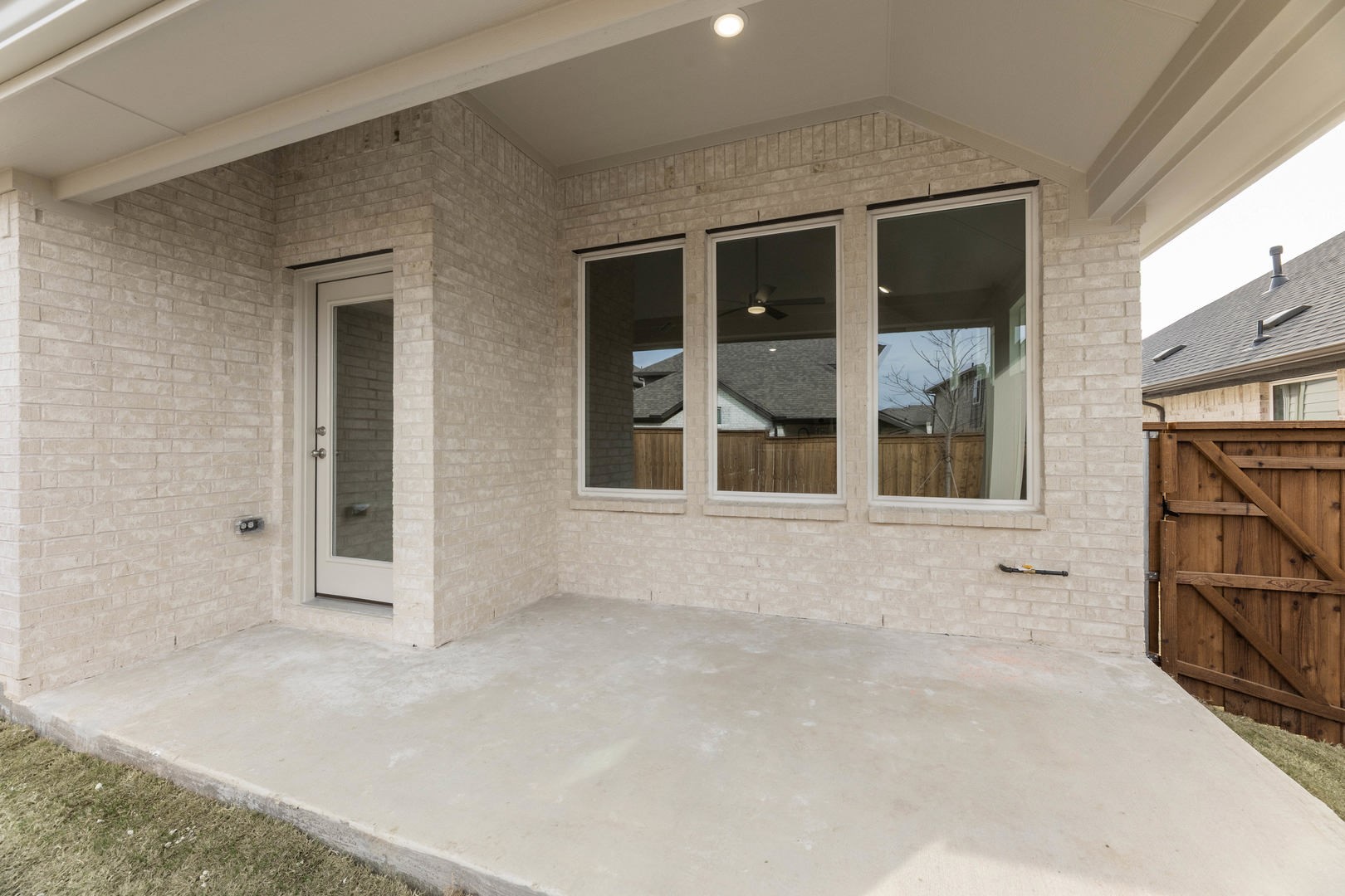 14422 Mietner Pilot Point TX 75009