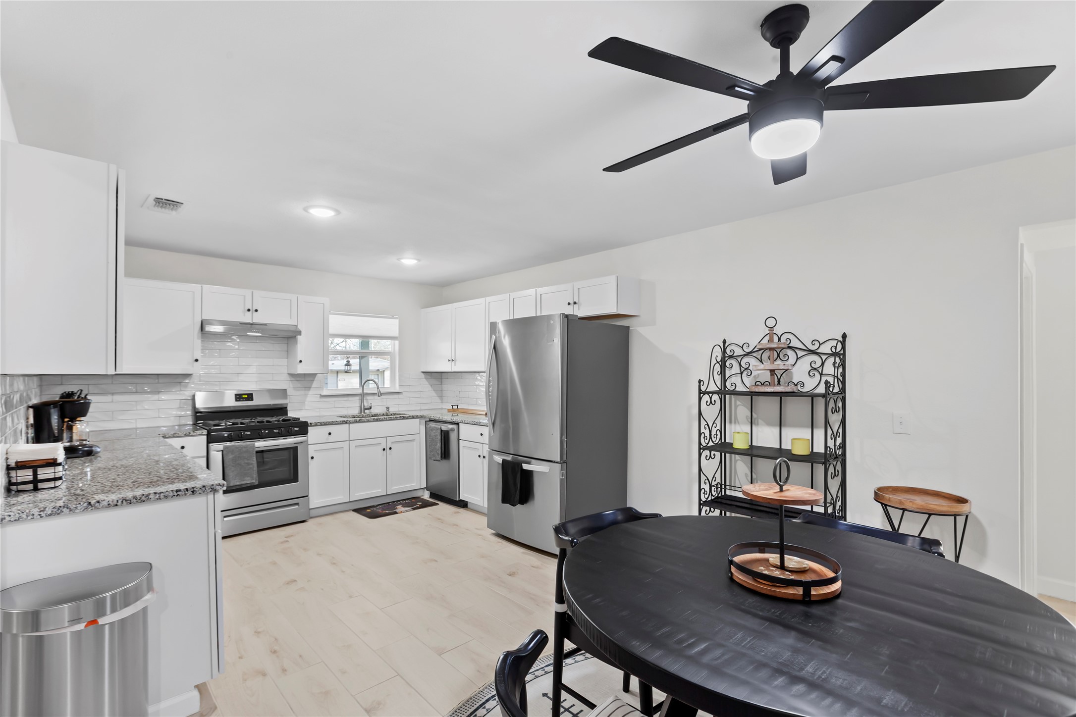 1306 E Lovers Lane Arlington TX 76010