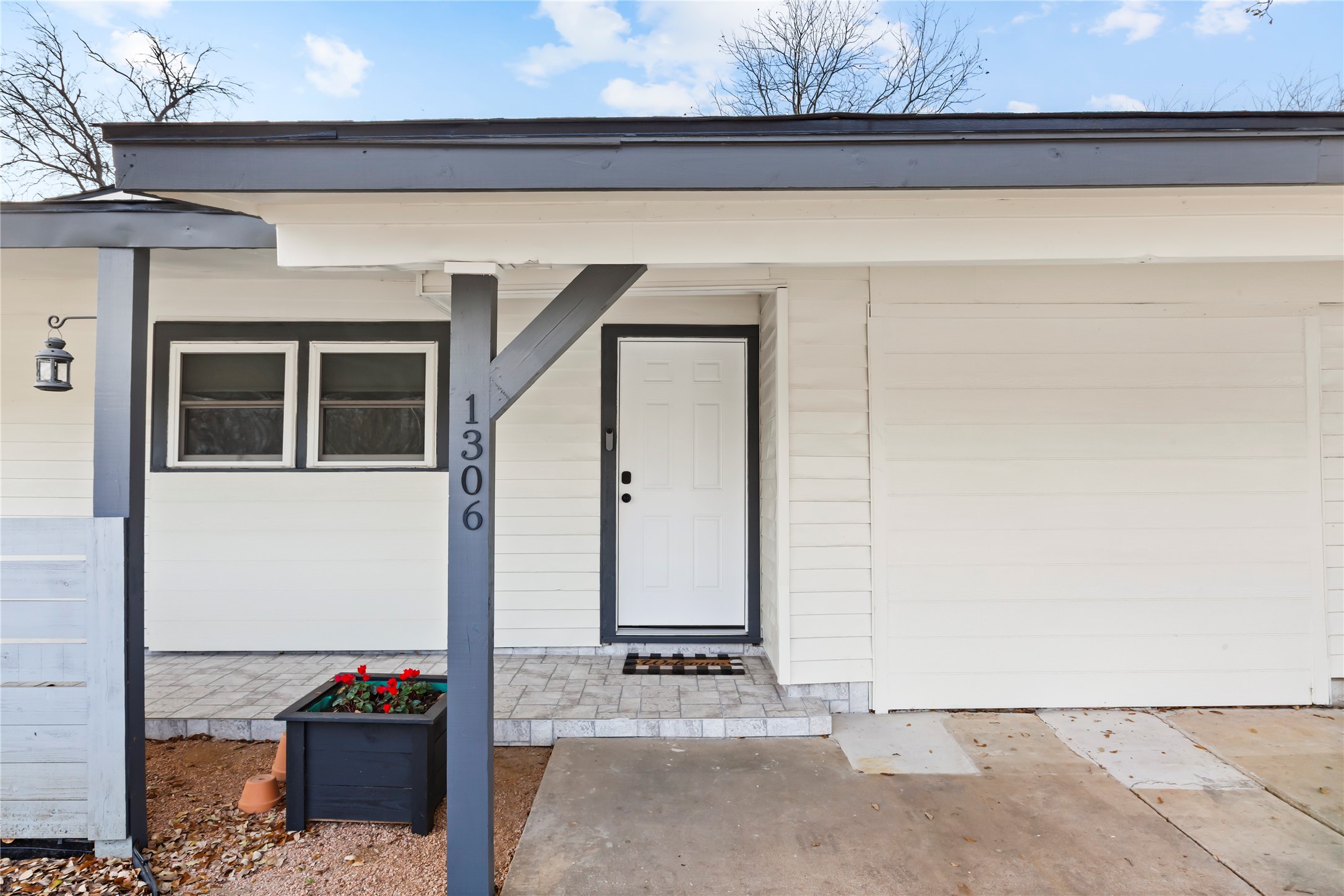 1306 E Lovers Lane Arlington TX 76010