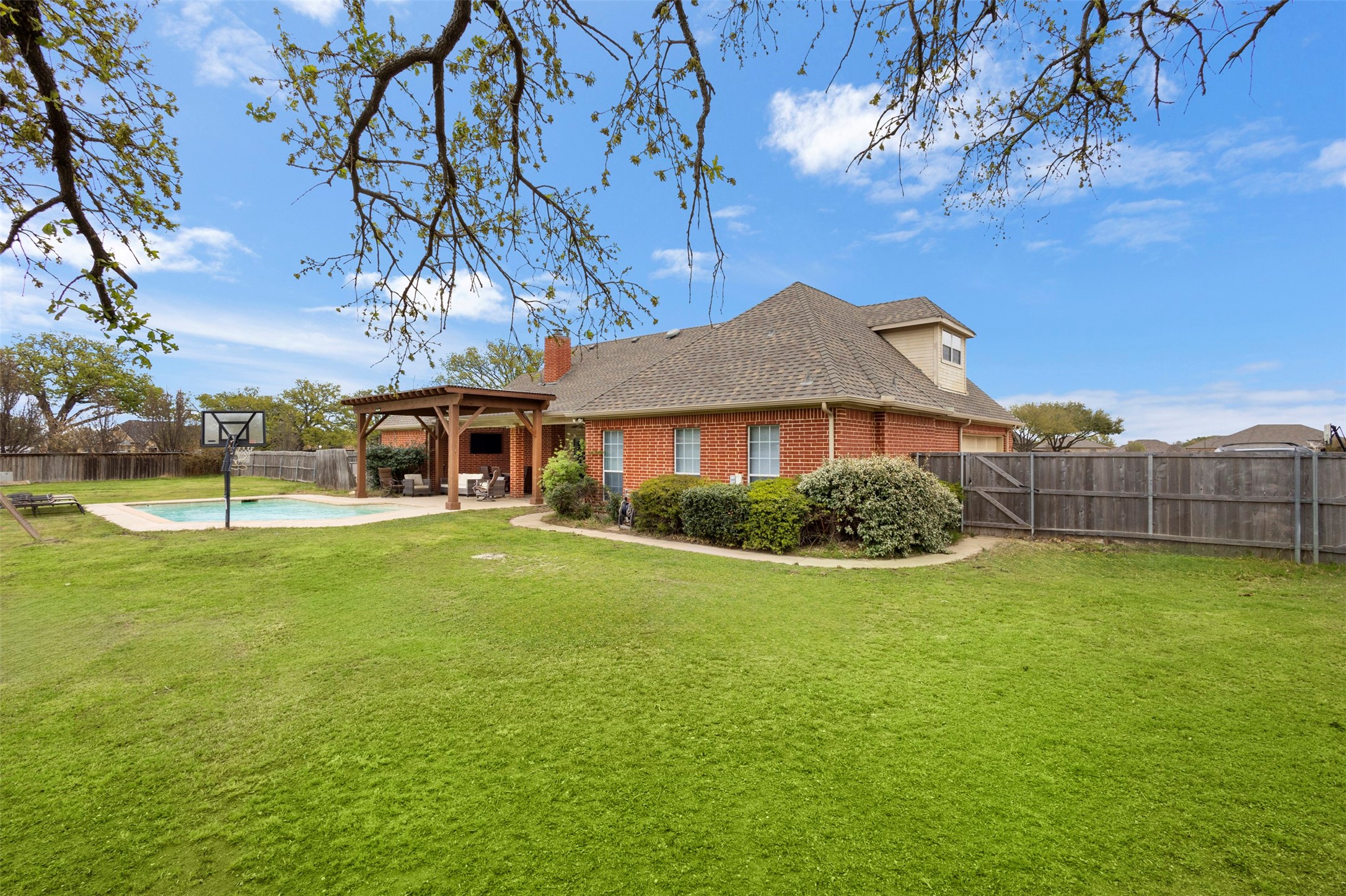 2000 Pin Oak Drive Kaufman TX 75142