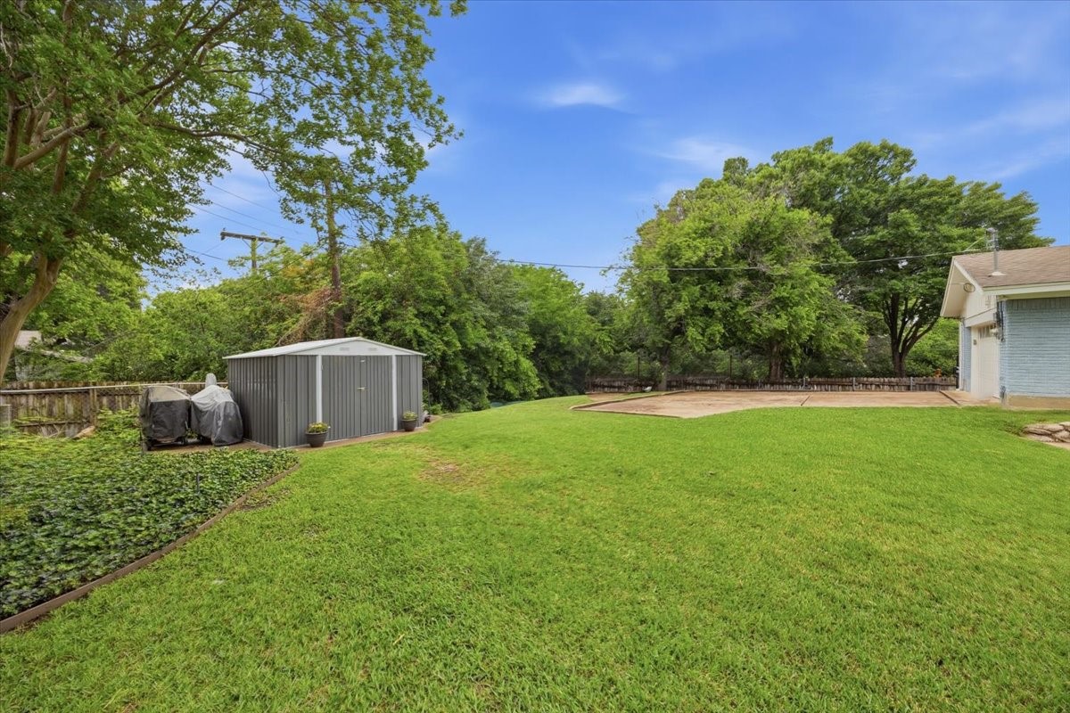 1812 Saxony Road Fort Worth TX 76116