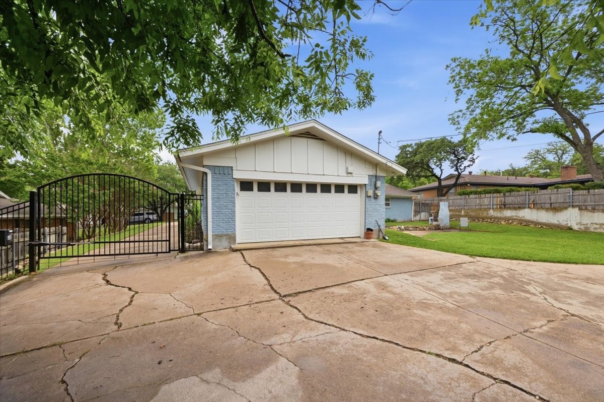 1812 Saxony Road Fort Worth TX 76116