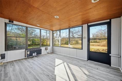 105 N Wood Avenue Denison TX 75020