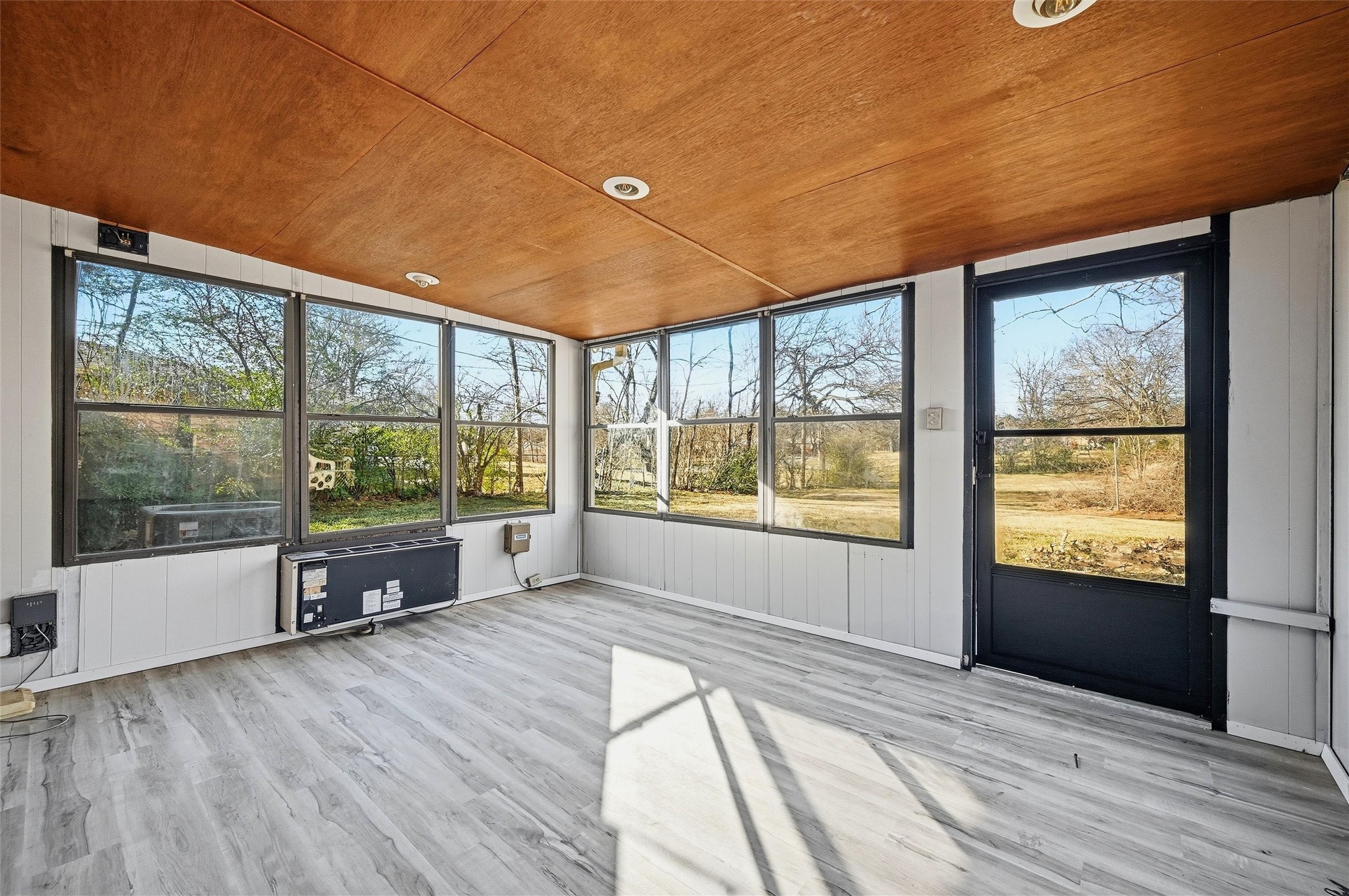 105 N Wood Avenue Denison TX 75020
