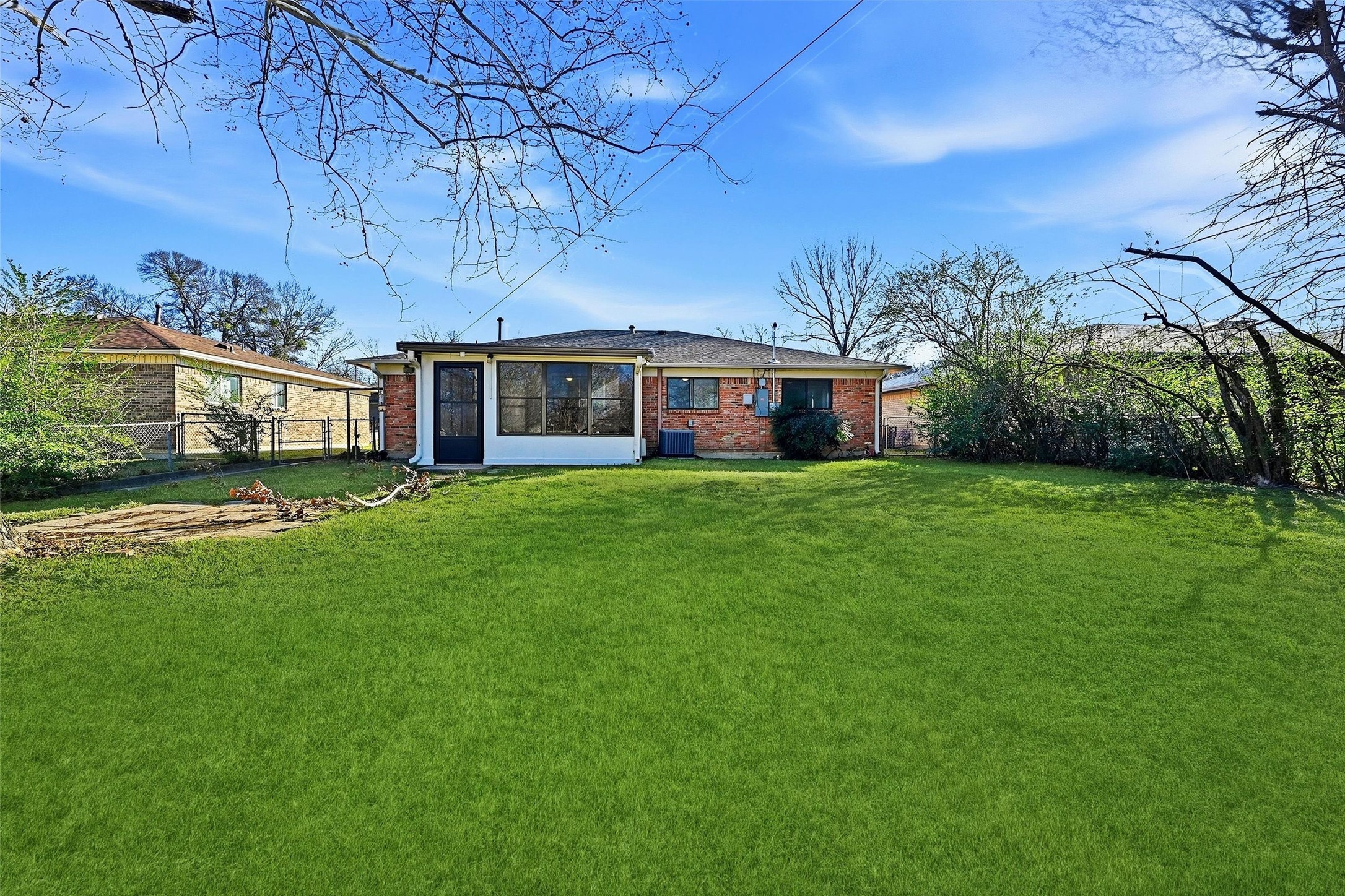 105 N Wood Avenue Denison TX 75020
