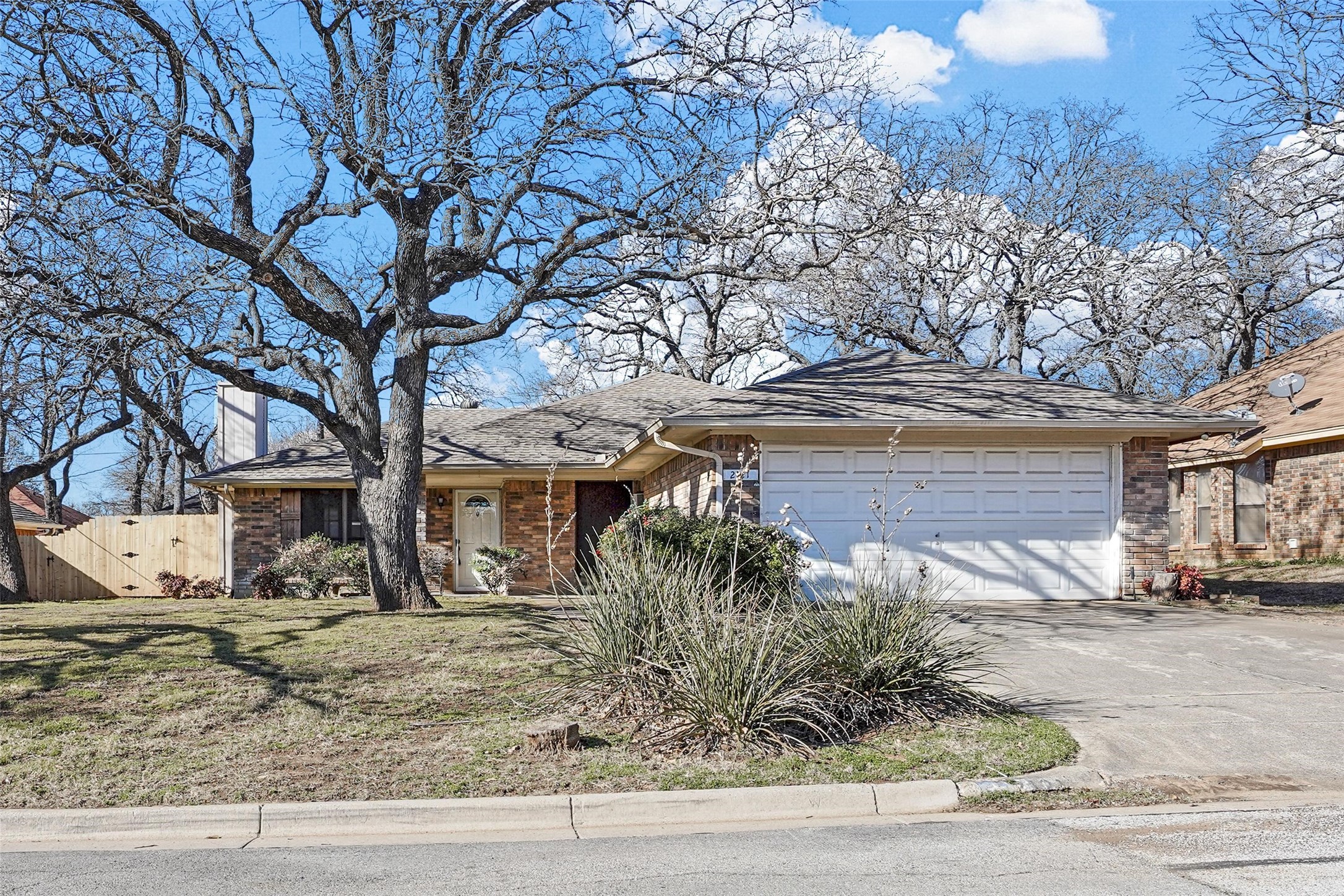 2121 Turf Club Drive Arlington TX 76017