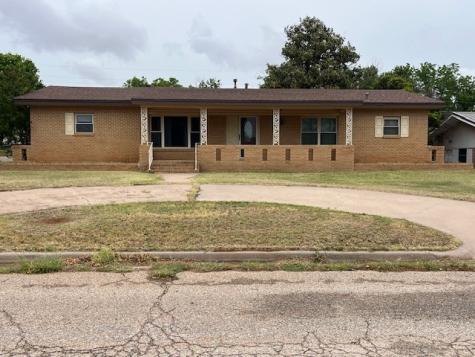 901 E Burnside Street Rotan TX 79546