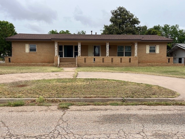901 E Burnside Street Rotan TX 79546