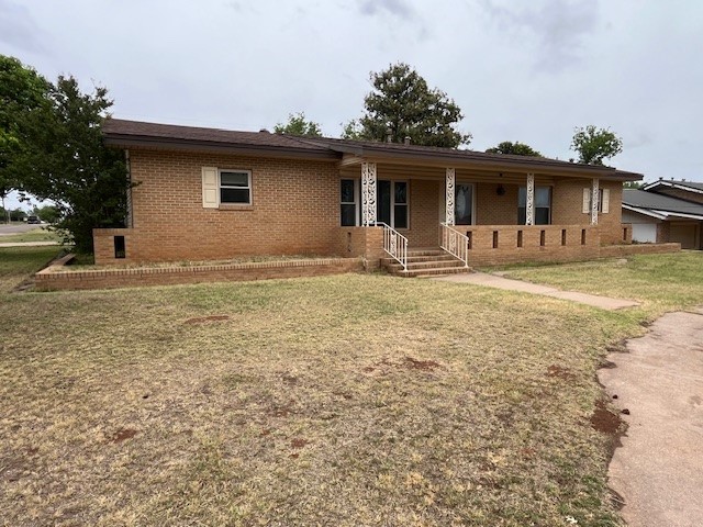 901 E Burnside Street Rotan TX 79546