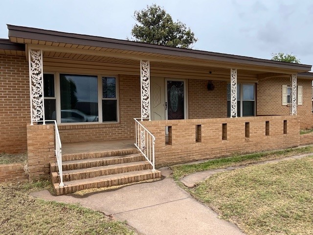 901 E Burnside Street Rotan TX 79546
