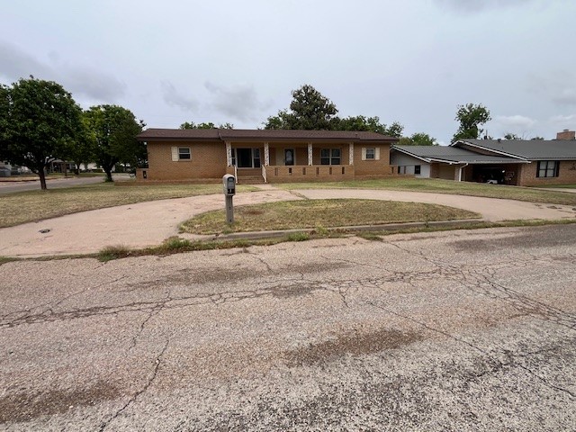 901 E Burnside Street Rotan TX 79546