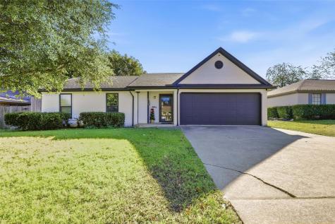 713 Crestview Drive Burleson TX 76028