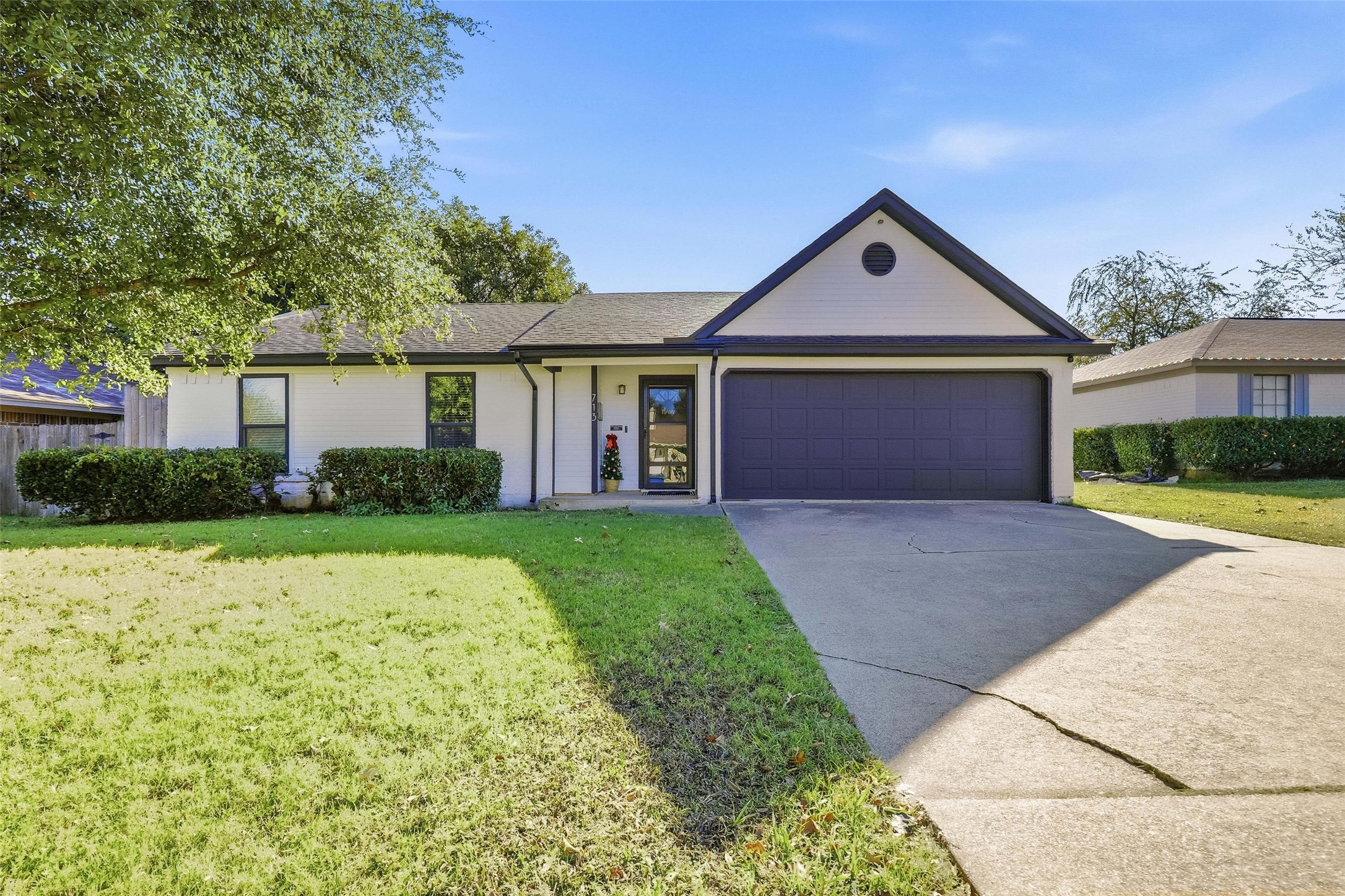 713 Crestview Drive Burleson TX 76028