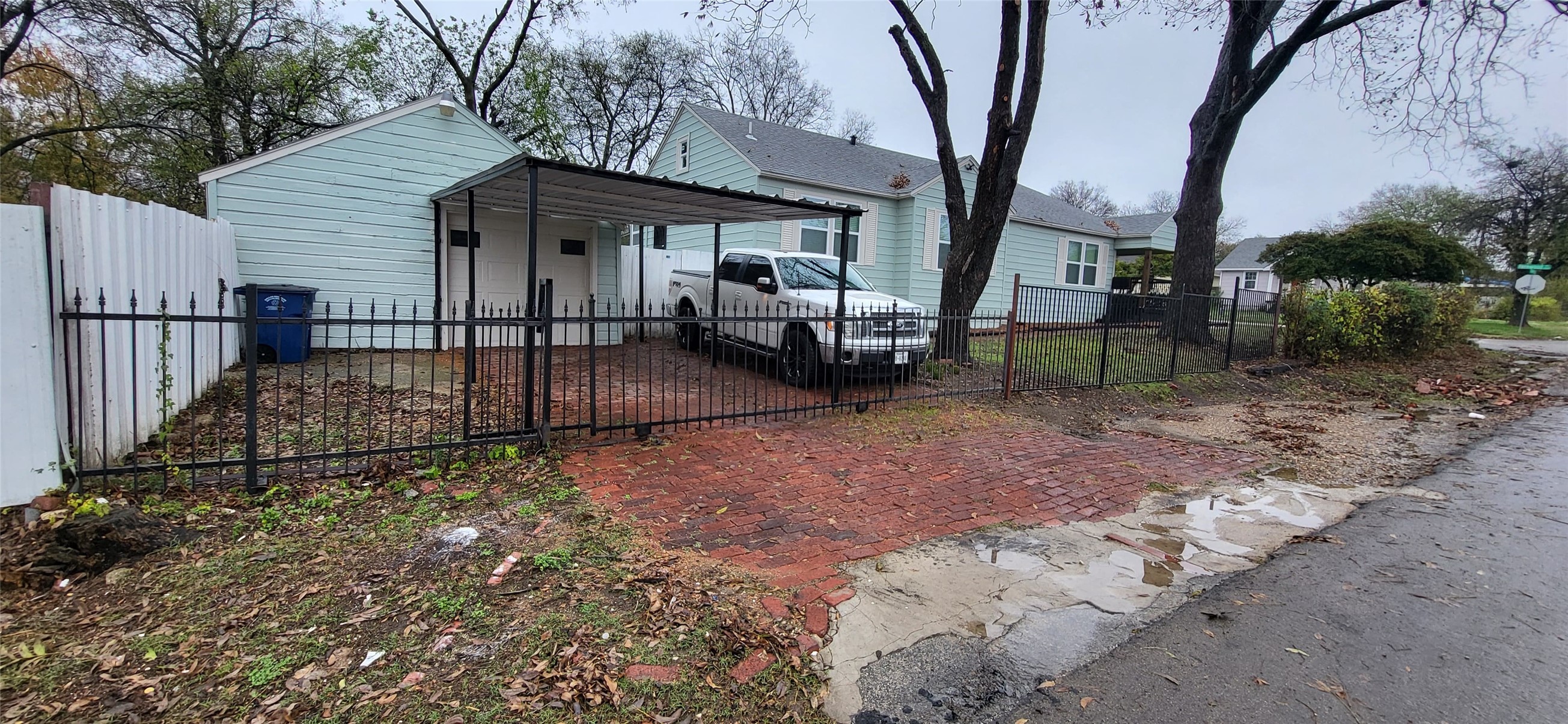 3047 Fernwood Avenue Dallas TX 75216