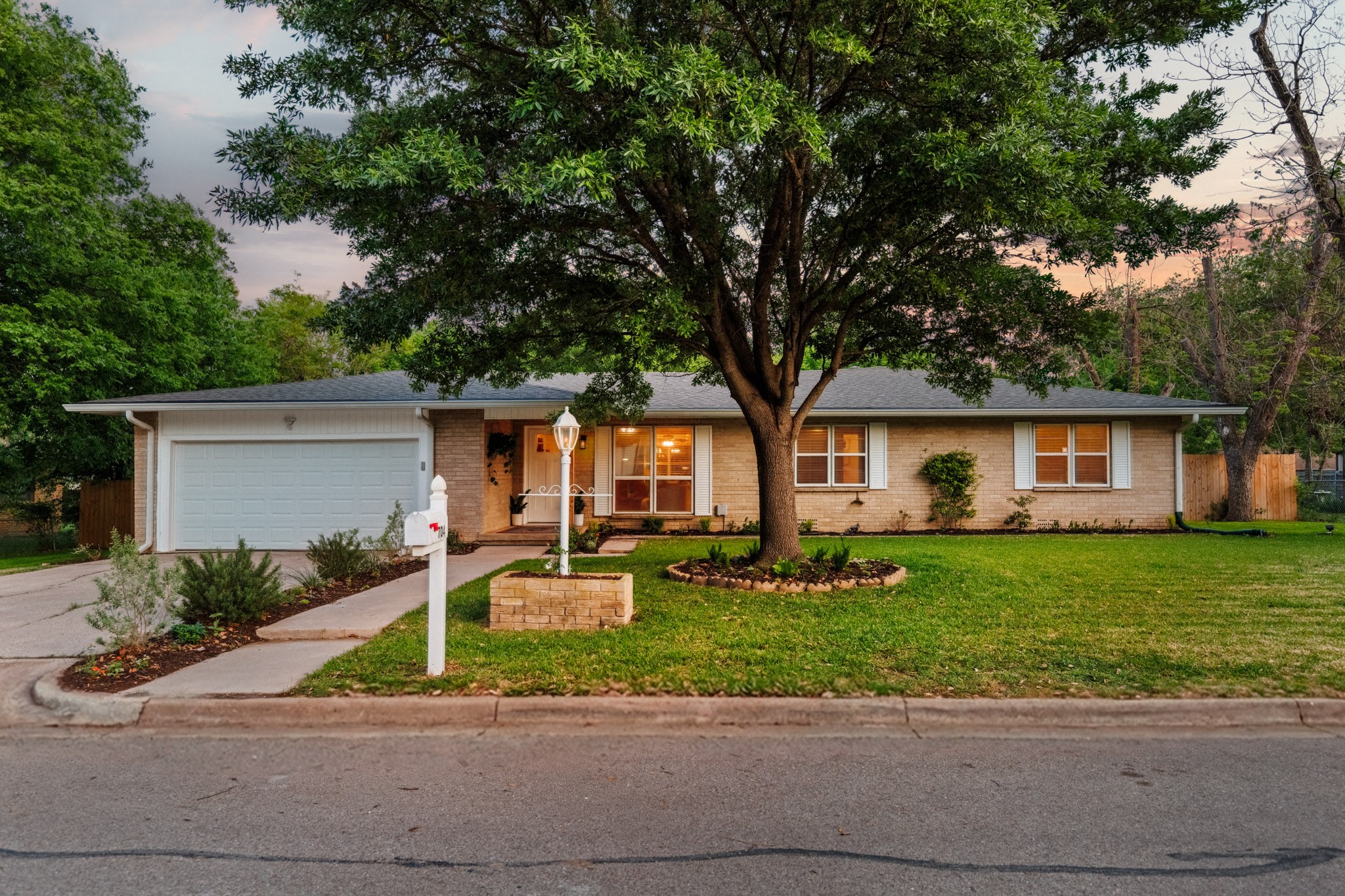 704 W Elizabeth Drive Robinson TX 76706
