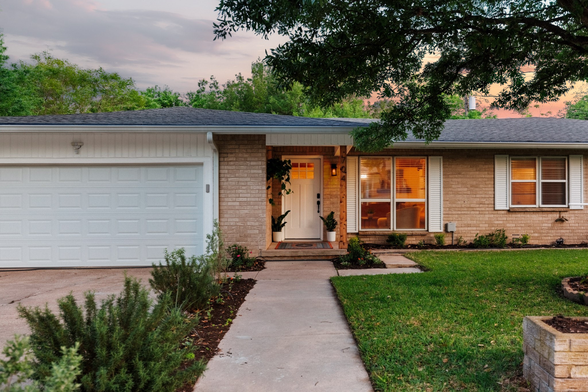704 W Elizabeth Drive Robinson TX 76706