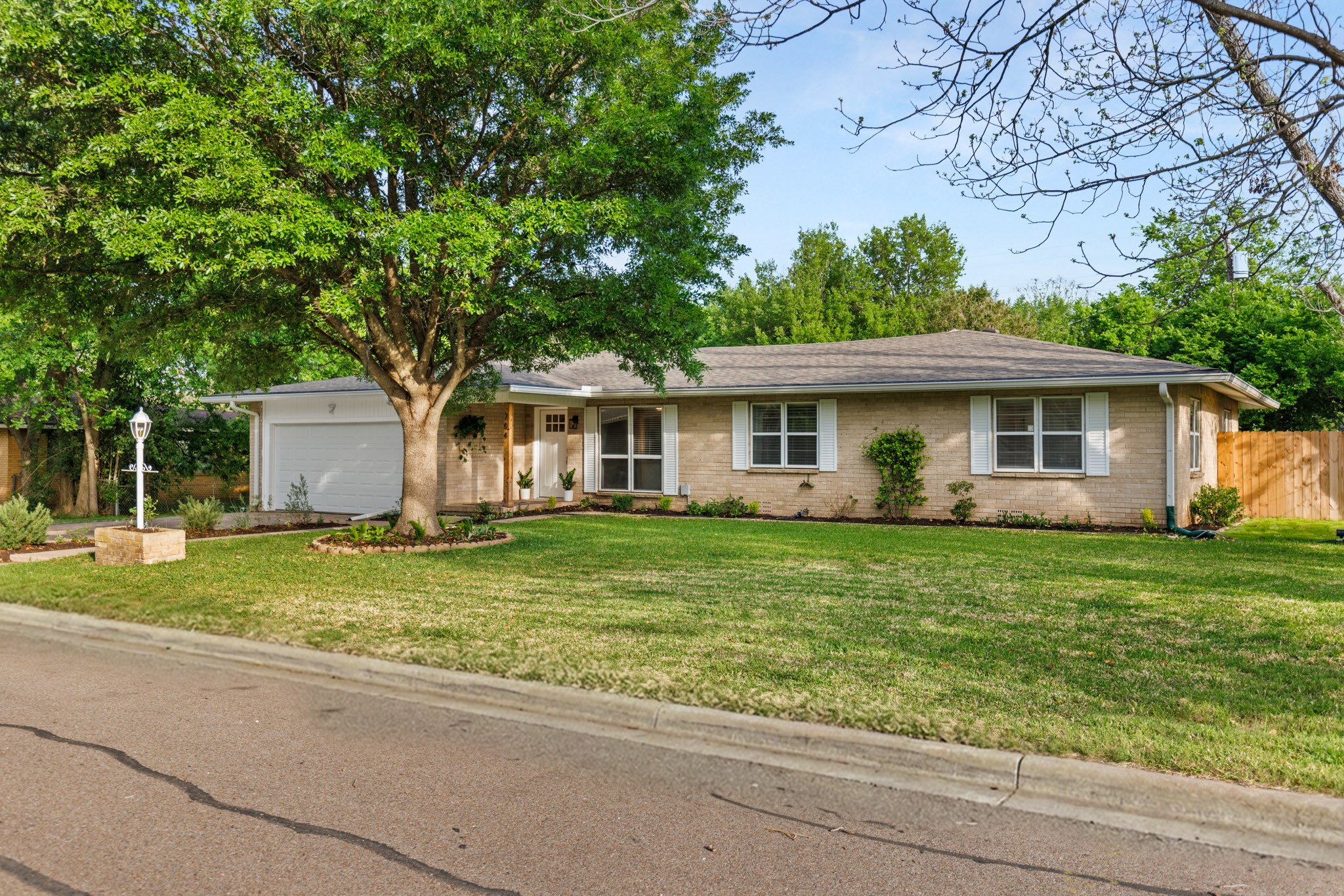 704 W Elizabeth Drive Robinson TX 76706