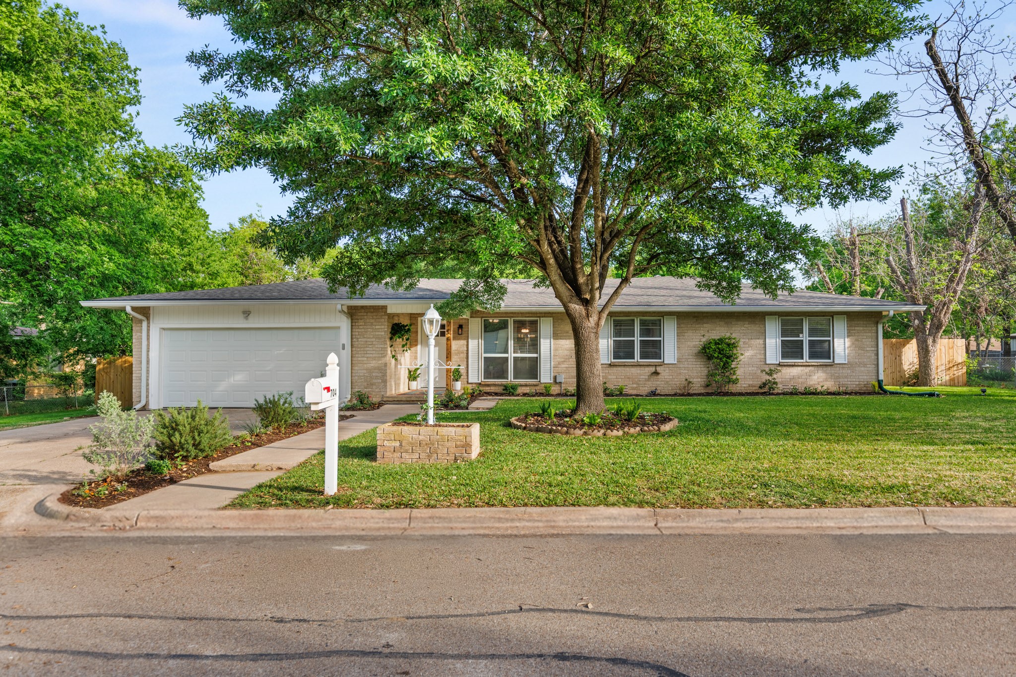 704 W Elizabeth Drive Robinson TX 76706