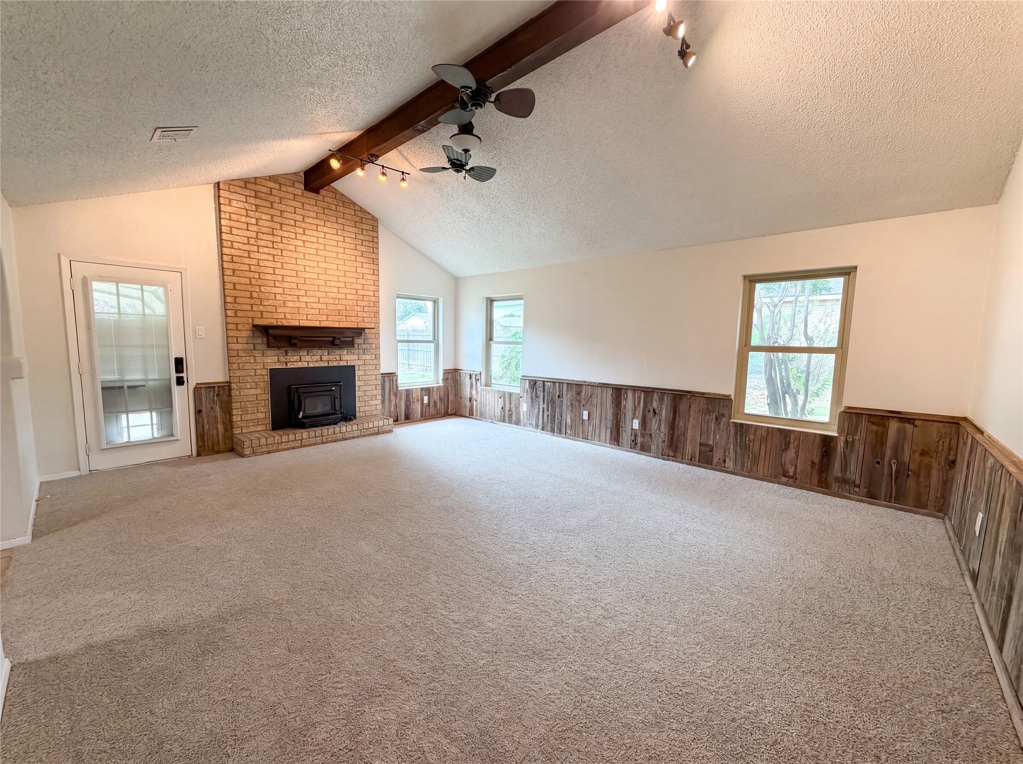 208 Dakota Drive Hewitt TX 76643
