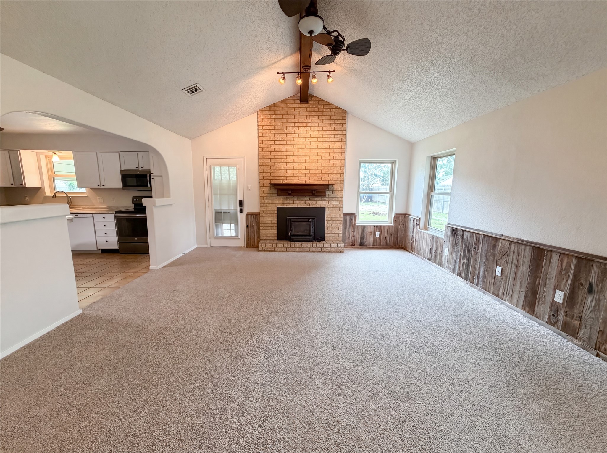 208 Dakota Drive Hewitt TX 76643