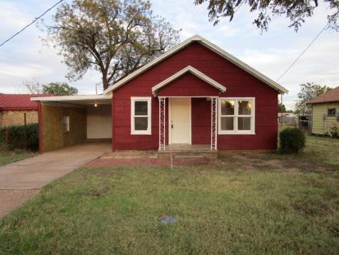 220 S 9th Avenue Munday TX 76371
