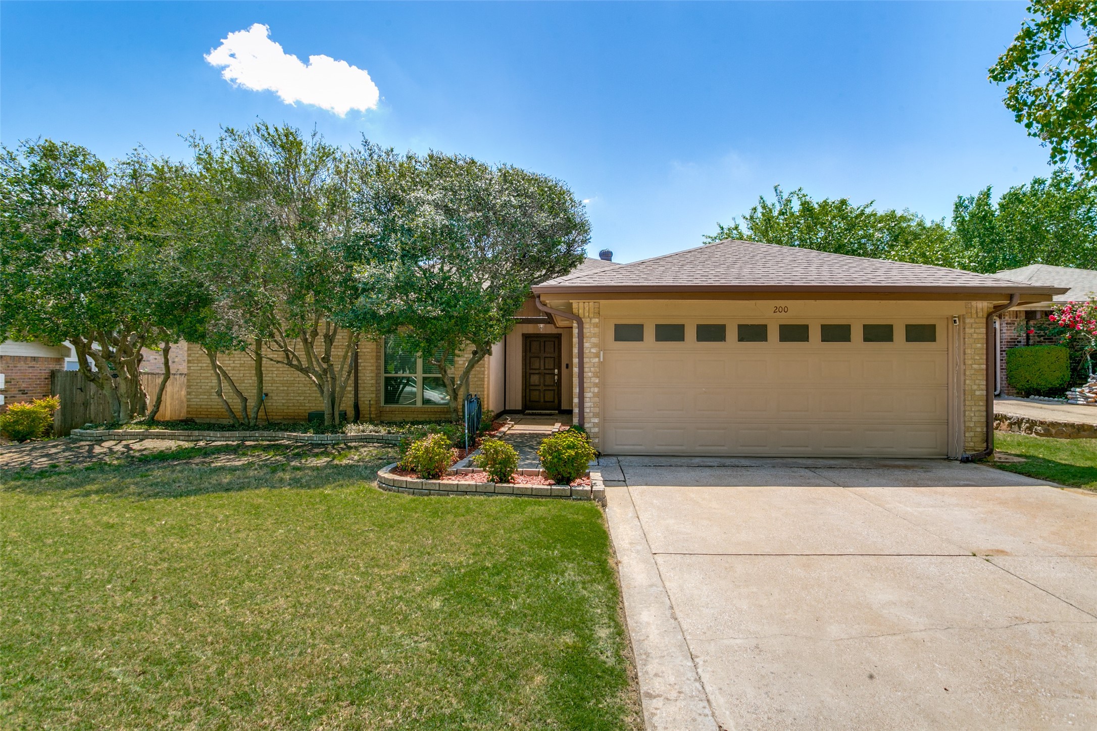 200 Lark Lane Euless TX 76039