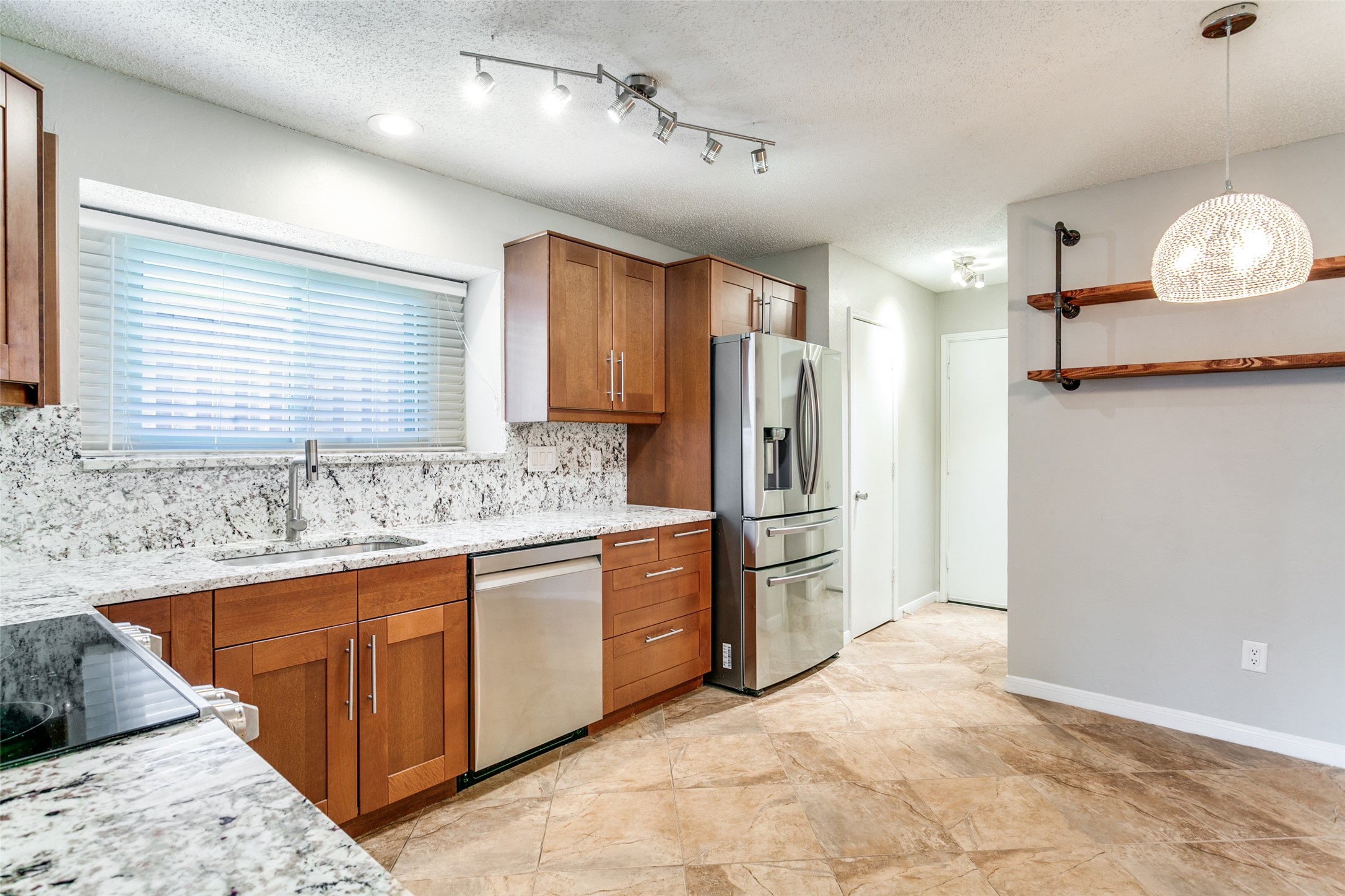 200 Lark Lane Euless TX 76039