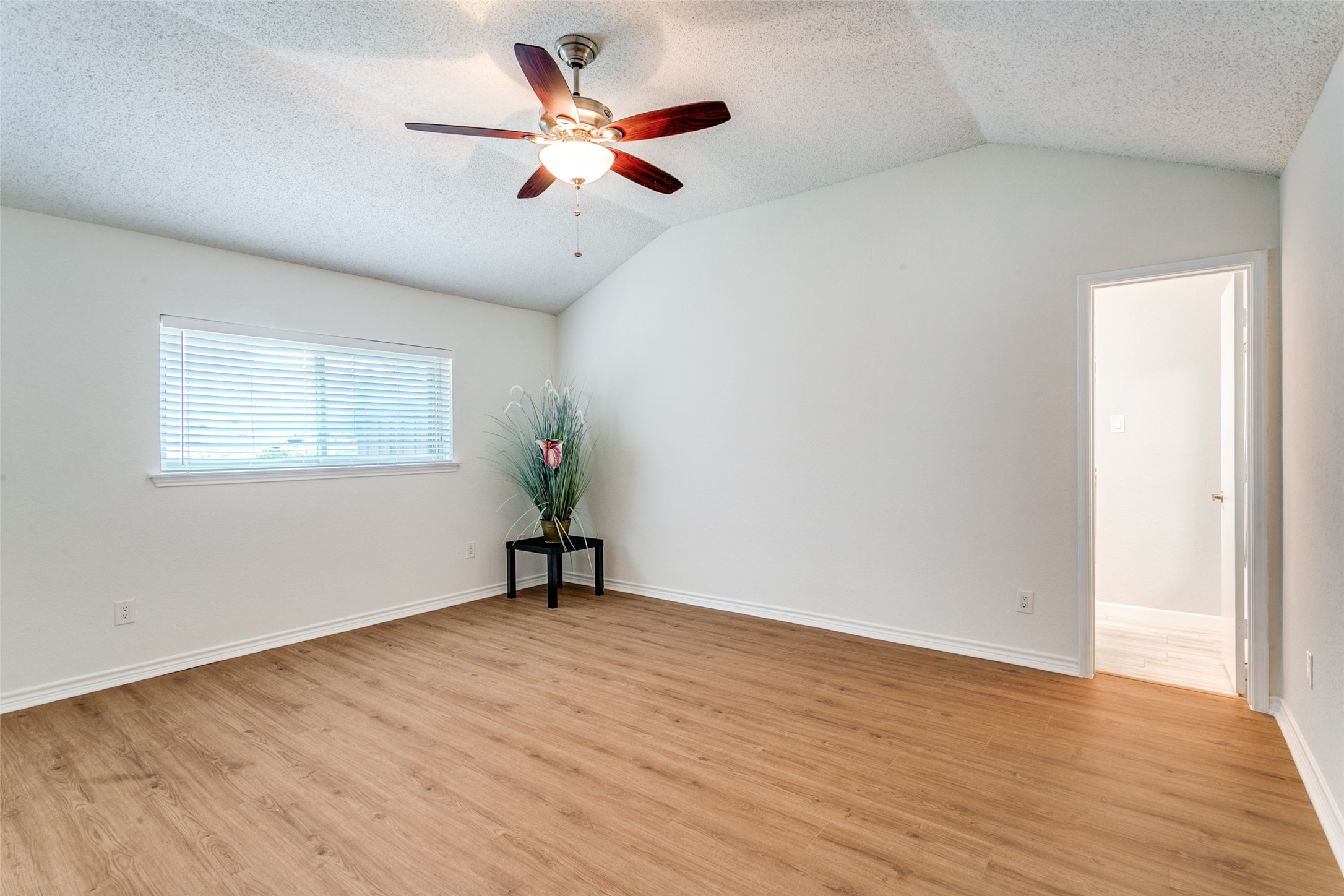 200 Lark Lane Euless TX 76039