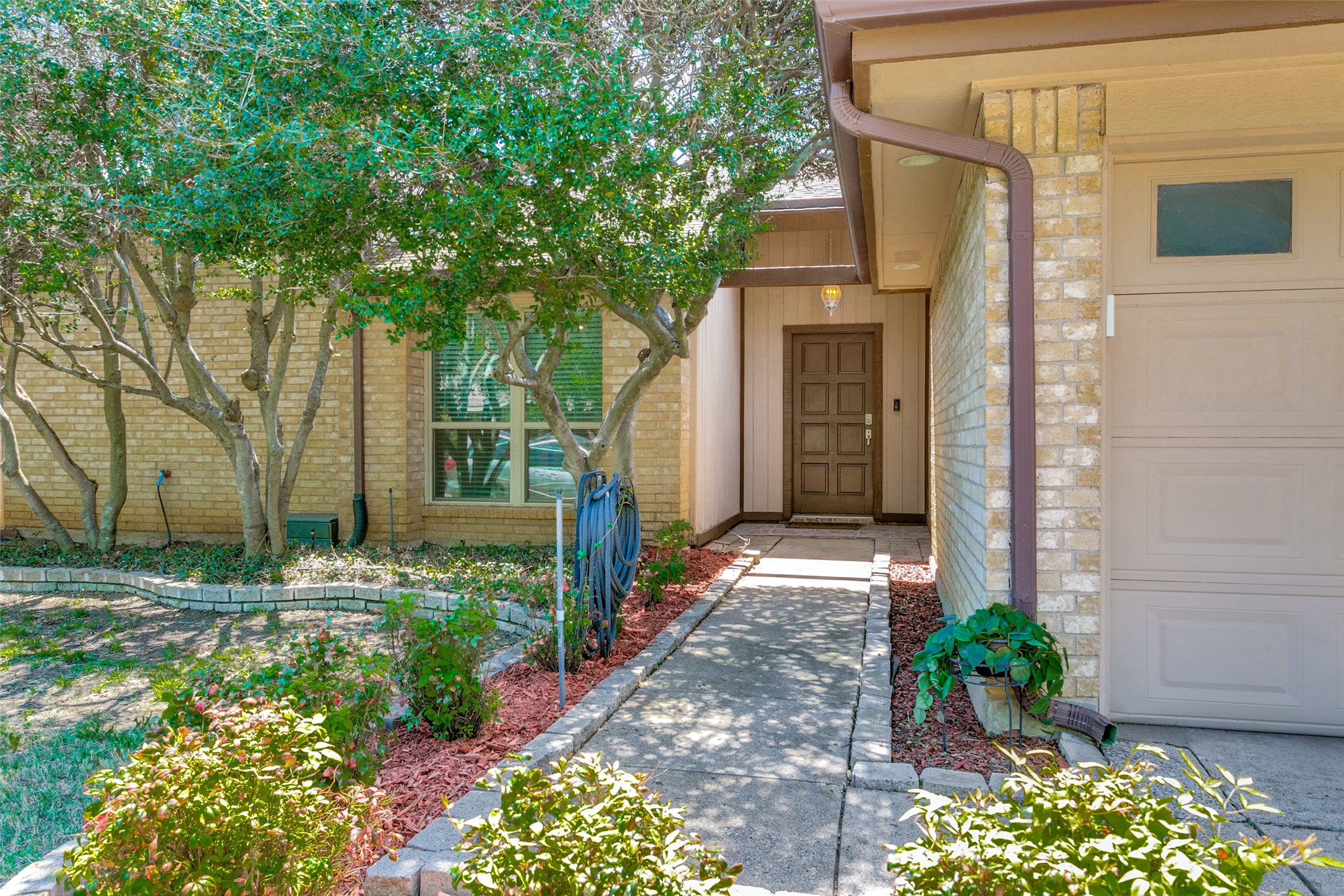 200 Lark Lane Euless TX 76039