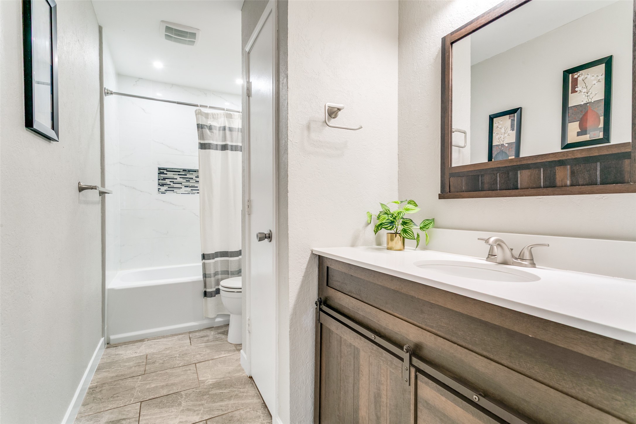 200 Lark Lane Euless TX 76039