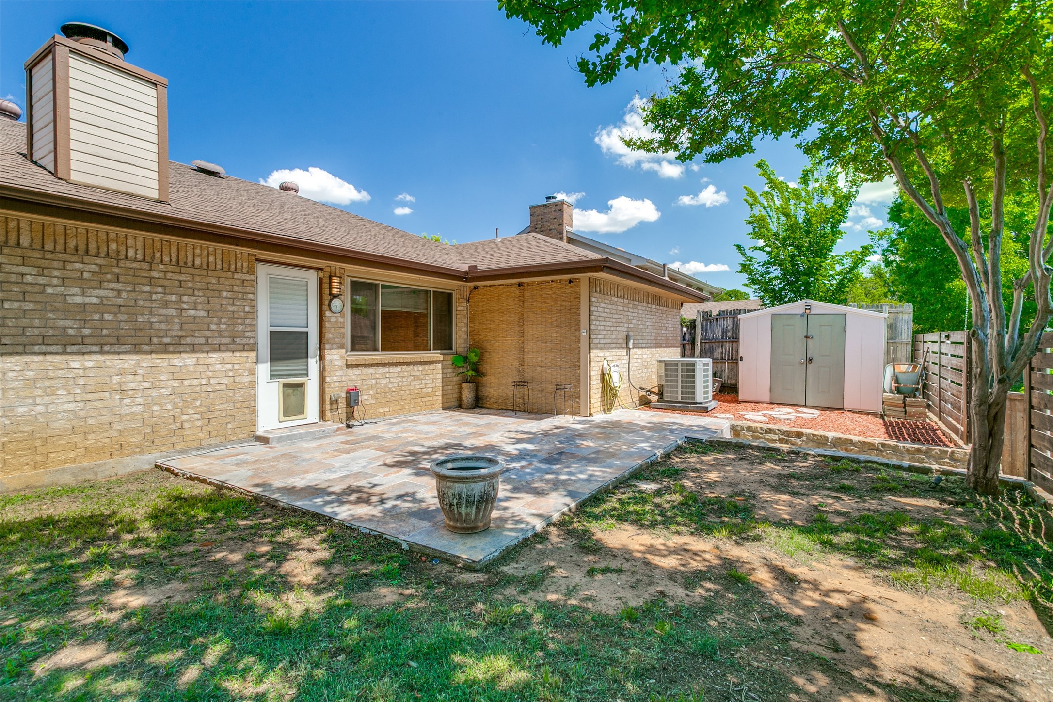 200 Lark Lane Euless TX 76039