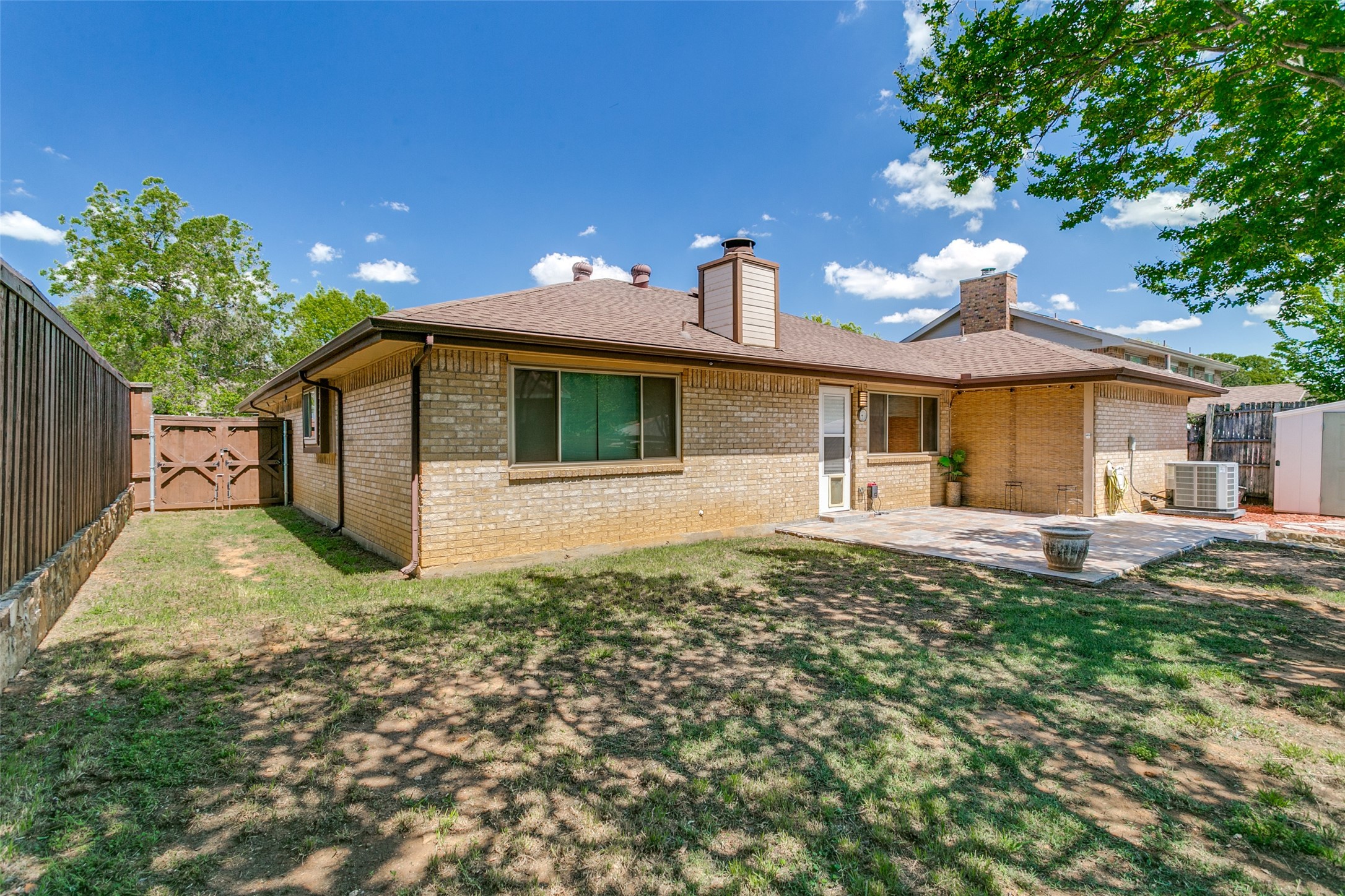 200 Lark Lane Euless TX 76039
